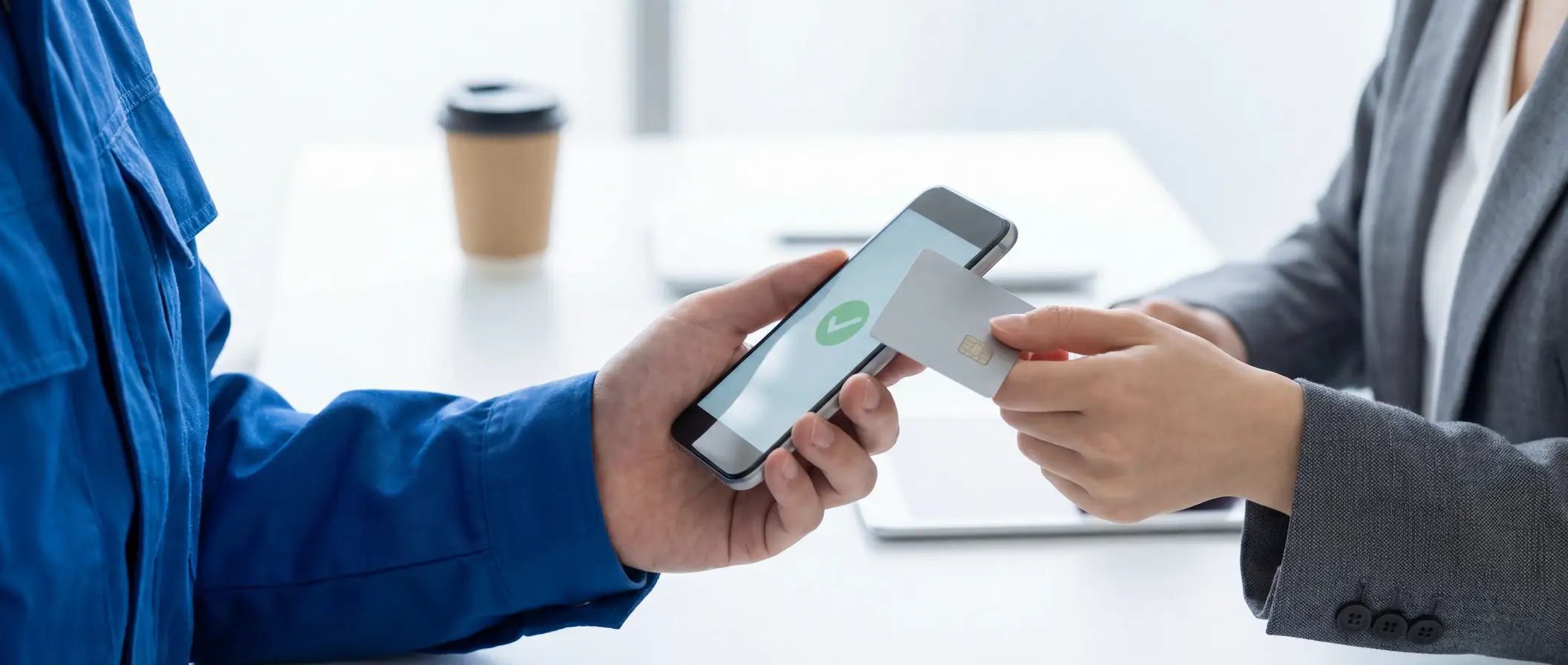 Оплата онлайн услуг или товаров юридическим лицом со смартфона, с использованием банковской карты